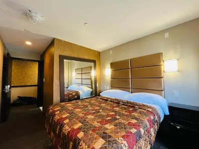 a hotel room with a large bed and a mirror at Hotel Key in Queens