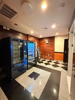 a room with a checkered floor and a machine at Hotel Key in Queens