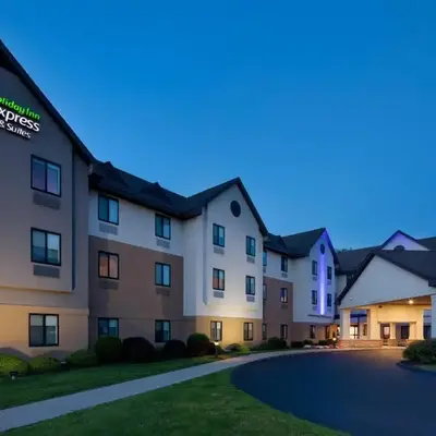 Holiday Inn Express & Suites Bradley Airport by IHG