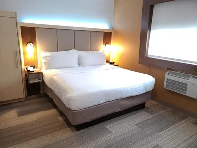 a bedroom with a large bed in a hotel room at Best Western Roslyn-Long Island Hotel in Roslyn