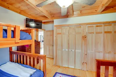 a bedroom with bunk beds in a cabin at 1 Mi to Mt Snow Luna Stella Home with Fireplace in West Dover