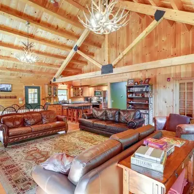 4 Mi to Mount Snow West Dover Cabin with Game Room