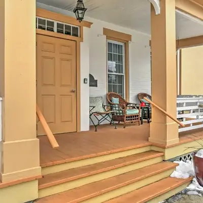 Saratoga Springs Apt - Walk to Town and Race Track!