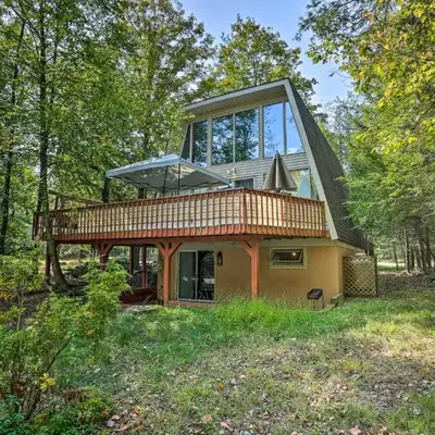 half Mi to Hideout Ski Lake Ariel Resort Home!