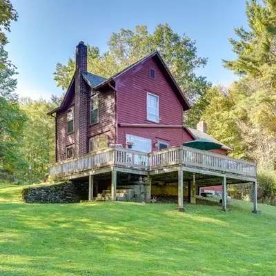 Tranquil 3 BR Stockbridge House with Private Deck!