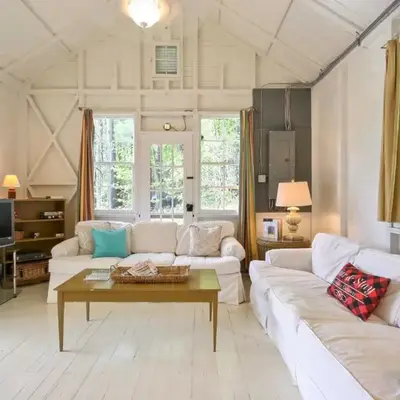 Cozy Stockbridge Cabin - Walk to Beach and Lake!