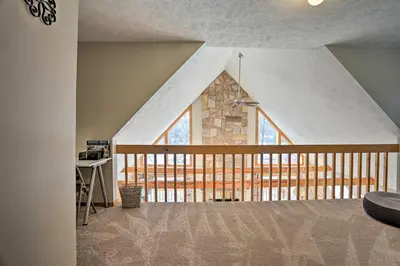 Gallery image of Hike, Ski and Golf Private Poconos Cabin with Deck! in Tobyhanna