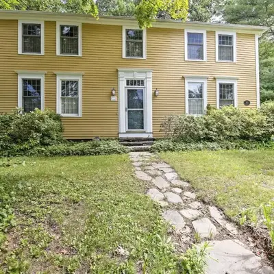 Historic Huntington Home - Walk to Westfield River
