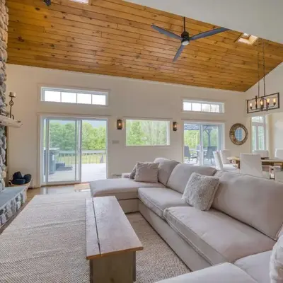 The Mountain House Windham Retreat with Hot Tub!