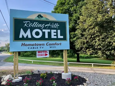 a sign for a motel on the side of a road at Rolling Hills Motel in Wantage