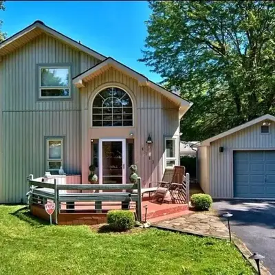 Paradise in heart of Poconos FaSt InTeRnEt Close to All Attractions