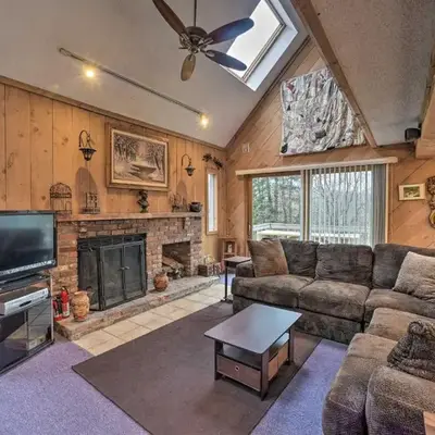 Cozy Mountain Retreat with Deck about 3 Mi to Mount Snow