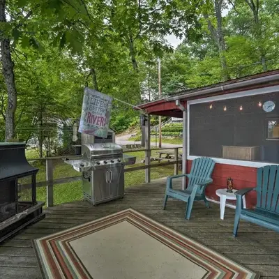 Riverfront Escape with Dock 19 Mi to Saratoga!