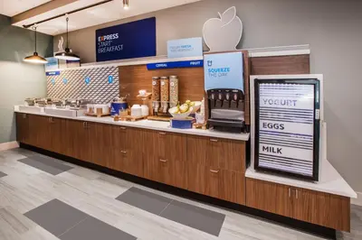 an apple store with a counter with an appleasteryasteryasteryasteryasteryasteryastery at Holiday Inn Express - New Rochelle by IHG in New Rochelle