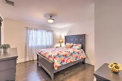 a bedroom with a bed and a window at 25 Mi to NYC Cozy Long Island Apt Near Transit in Glen Cove
