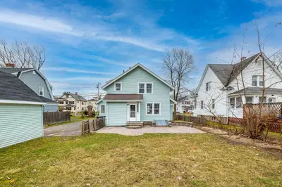a home with a blue house at Gorgeous 3 bedroom - 9 mins to Hartford, Connecticut in West Hartford