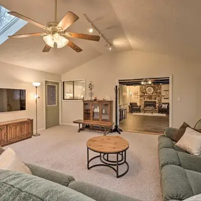 Cozy Poconos Ranch Home with Pool Access