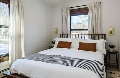 a bedroom with a large bed and a window at Acorn Lodge - Luxury Cabin, Catskills, Windham Mountain, Hunter Mountain in Cairo
