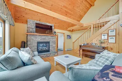 Gallery image of Charming New York Chalet with Hot Tub and Game Room! in Preston Hollow