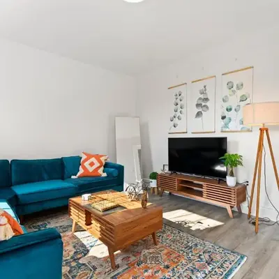 Orange Oasis in the Heart of East Rock with FREE parking near DT and Yale
