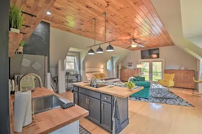 Gallery image of Stylish Studio with Fireplace about 3 Mi From Dtwn! in Saratoga Springs