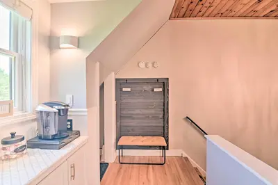 Gallery image of Stylish Studio with Fireplace about 3 Mi From Dtwn! in Saratoga Springs