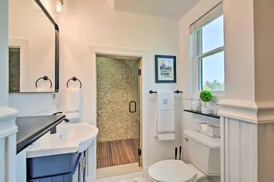 Gallery image of Stylish Studio with Fireplace about 3 Mi From Dtwn! in Saratoga Springs
