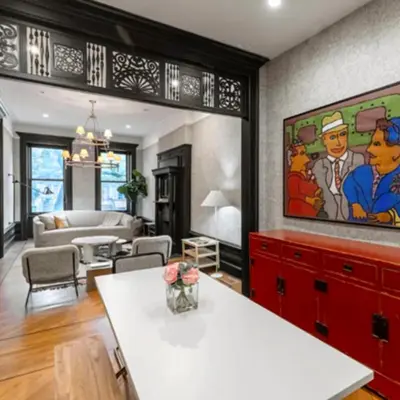 a living room with a large painting on the wall at Spectacular vacation home with excellent location in New York in New York