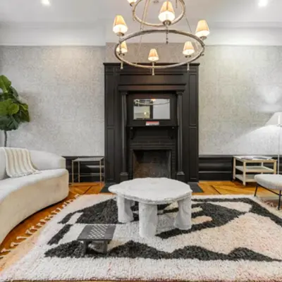a living room with a couch and a fireplace at Spectacular vacation home with excellent location in New York in New York