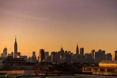 a view of a city skyline at sunset at Henry Norman Hotel in Brooklyn