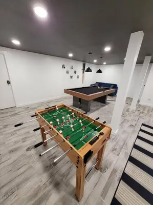 a gaming room with a pool table and sidx sidx sidx at Large Vacation Home Villa- Pool, Indoor Hotub, Game Room, up to 25 guests in Monticello
