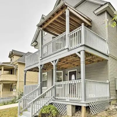 2 Mi to Downtown Springfield Apt with Balcony!