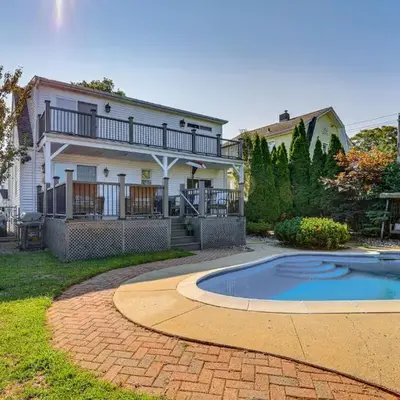 Near Yale and Lighthouse Point Beach Home with Pool!