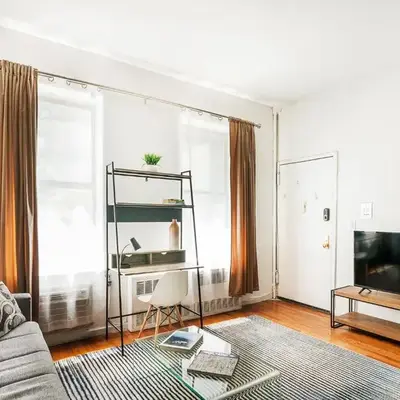 26-2B Gramercy Large 1BR WD in unit courtyard