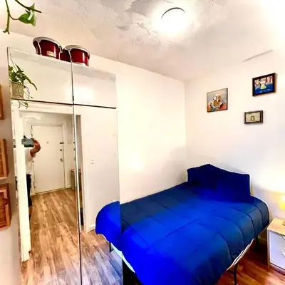 Bedroom 10 mins to Times Square! and is first floor