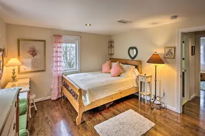 a bedroom with a bed and a window at Bridgeport Vacation Rental - Walk to Beach! in Bridgeport