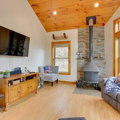 Pet-Friendly Hancock Home on the Delaware River!