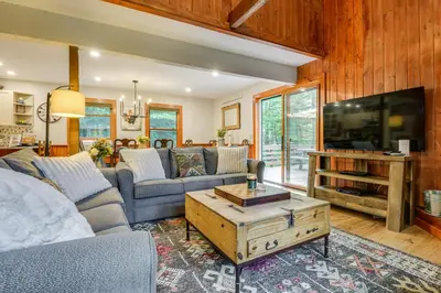 a living room with a couch and a tv at Honey Paws Inn Wilmington Home 6 Mi to Mount Snow in Wilmington