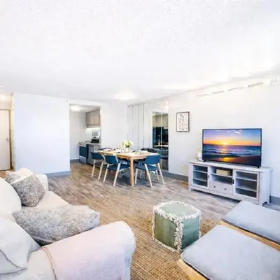 The Hartford Skyline - Stylish Downtown Condo with Wifi Gym