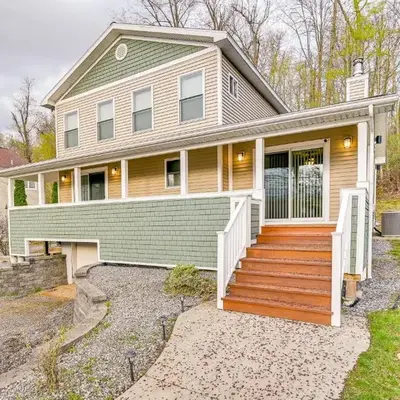 Saratoga Springs Vacation Rental with Lake Views!