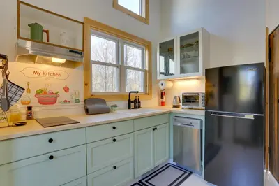 Gallery image of Cozy Catskills Tiny Home about 3 Mi to Bethel Woods! in Swan Lake