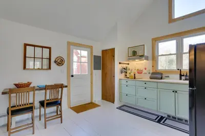 Gallery image of Cozy Catskills Tiny Home about 3 Mi to Bethel Woods! in Swan Lake